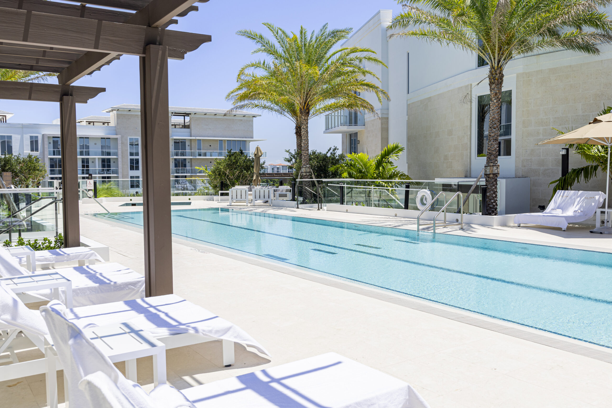 ALINA 220 Rooftop Pool